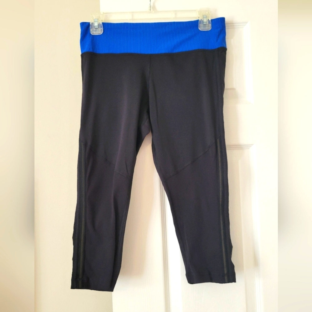 Lululemon Capri Workout Leggings Black Blue Top Size 8